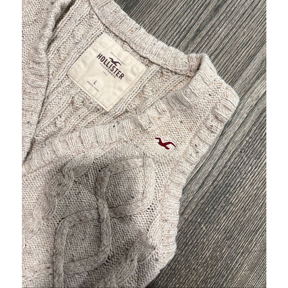Hollister Womens Cable Knit Sweater Vest One Button V-Neck Tan Beige Oat Size L - Picture 2 of 4